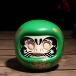 statue daruma en céramique japonaise 5