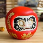 statue daruma en céramique japonaise 6