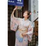 Kimono Traditionnel Floral Rose pour Femme 3