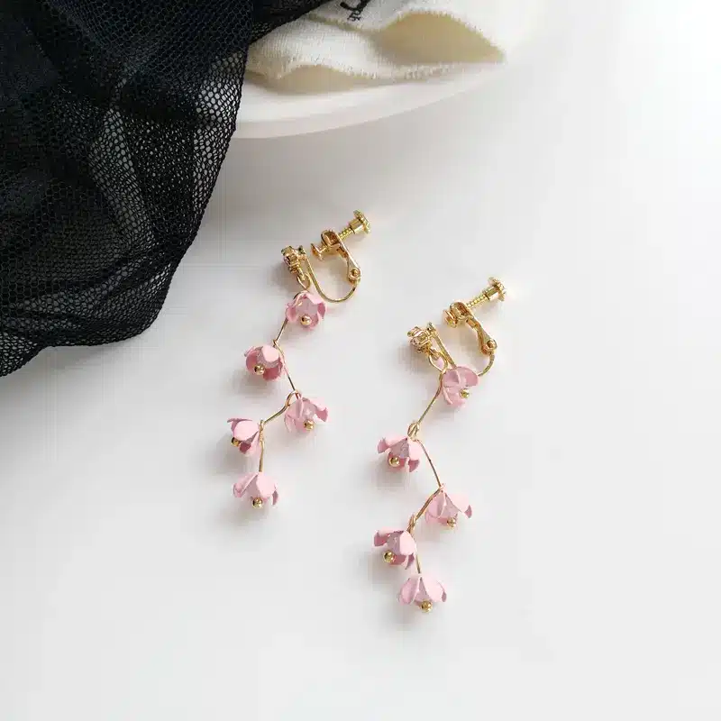 Boucles d’oreilles pendantes à clip sans piercing fleurs de cerisier sakura