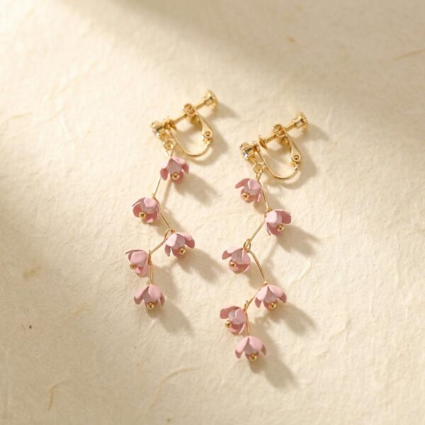Accueil Boucles d’oreilles pendantes à clip sans piercing fleurs de cerisier sakura