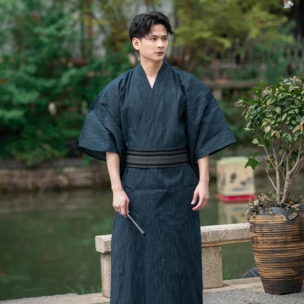 Kimono yukata traditionnel pour homme bleu foncé rayé avec ceinture