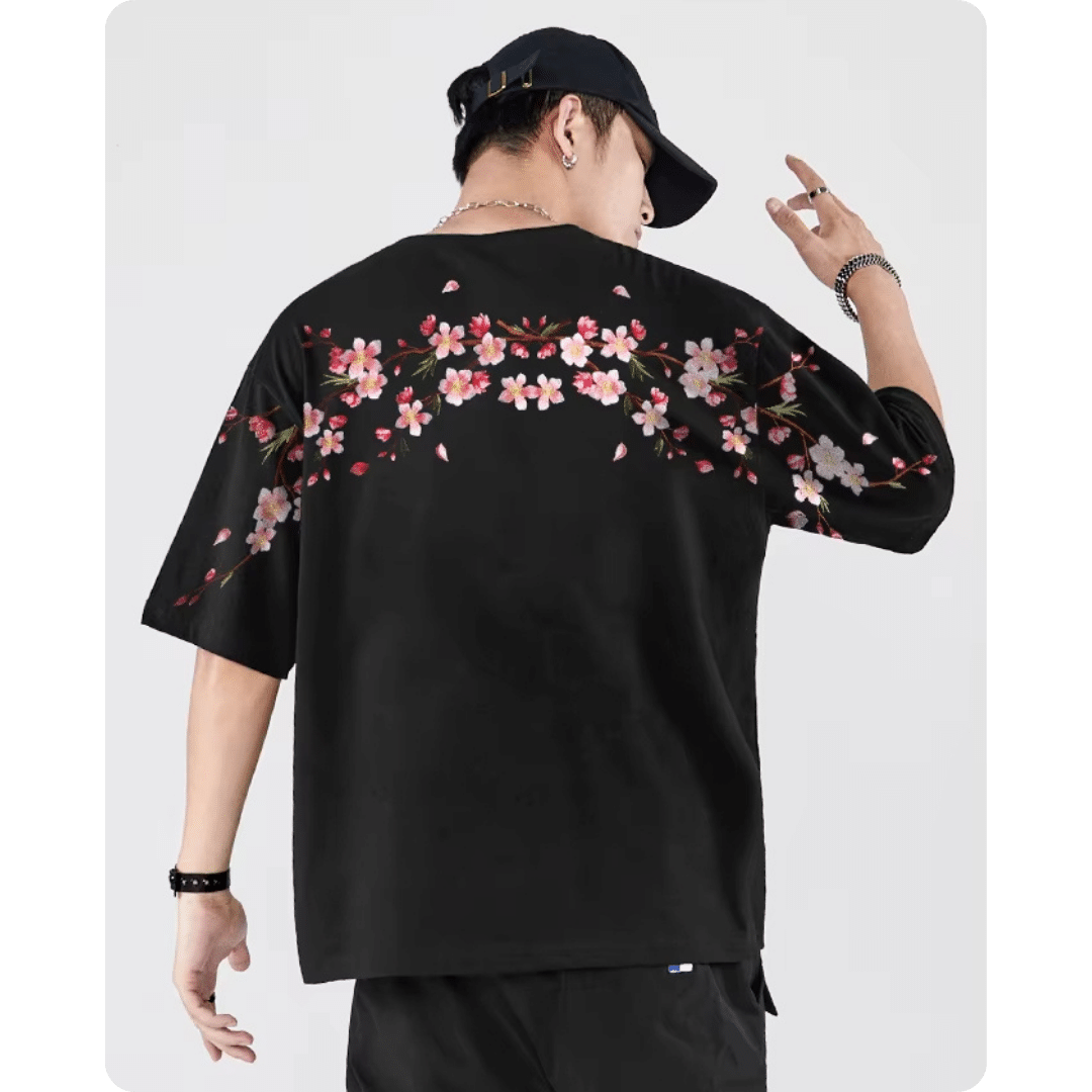 T-shirt streetwear à col rond en coton avec fleurs de cerisier au dos