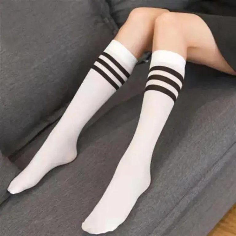 Chaussettes-Hautes-Style-Japonais-a-Rayures-avec-Trois-Bandes-Contrastantes-galerie-4271