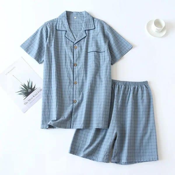 Ensemble de pyjama japonais à carreaux avec chemise à manches courtes et short assorti