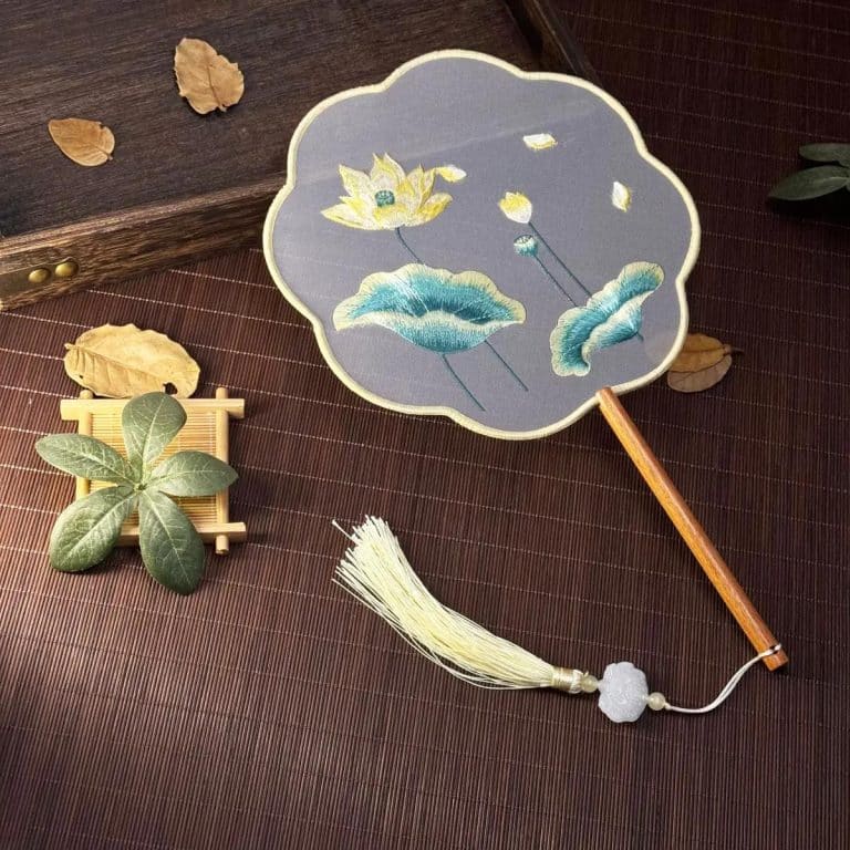 Eventail-Uchiwa-Brode-en-Organza-avec-Motifs-Japonais-Traditionnels-galerie-2617