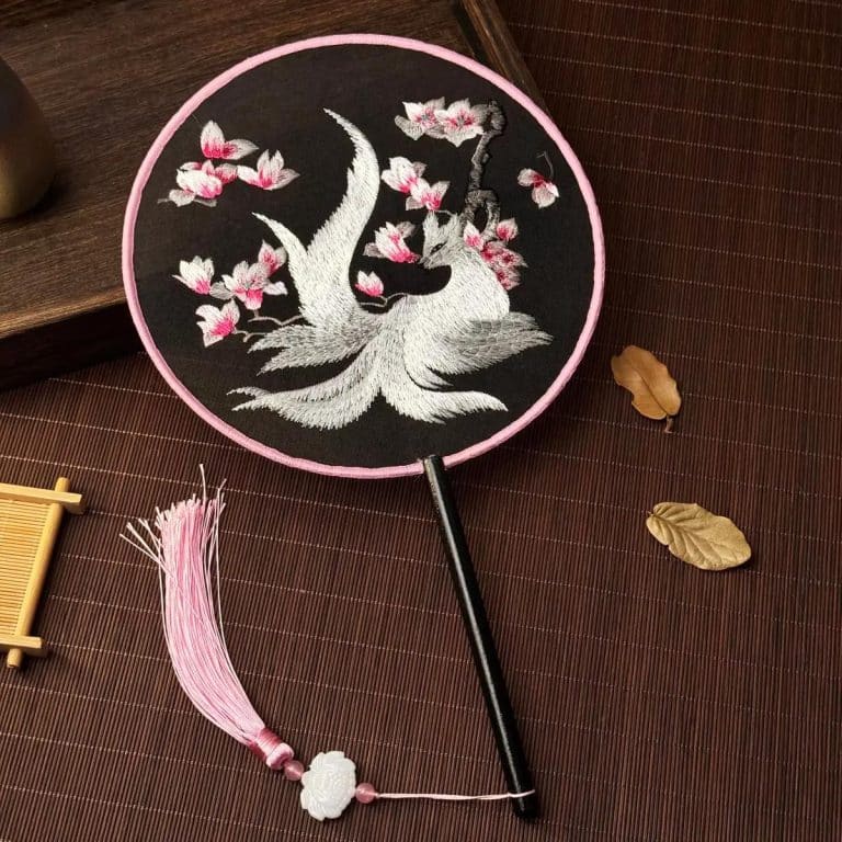 Eventail-Uchiwa-Brode-en-Organza-avec-Motifs-Japonais-Traditionnels-galerie-3481