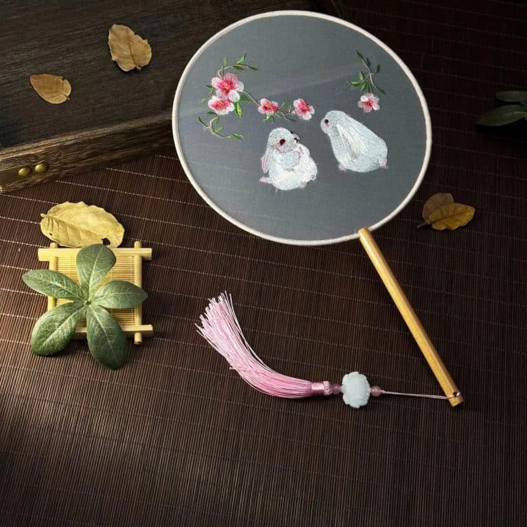 Eventail-Uchiwa-Brode-en-Organza-avec-Motifs-Japonais-Traditionnels-galerie-6085