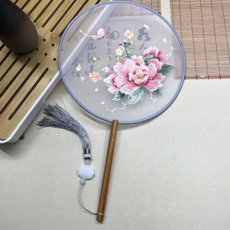 Eventail-Uchiwa-Brode-en-Organza-avec-Motifs-Japonais-Traditionnels-galerie-7657