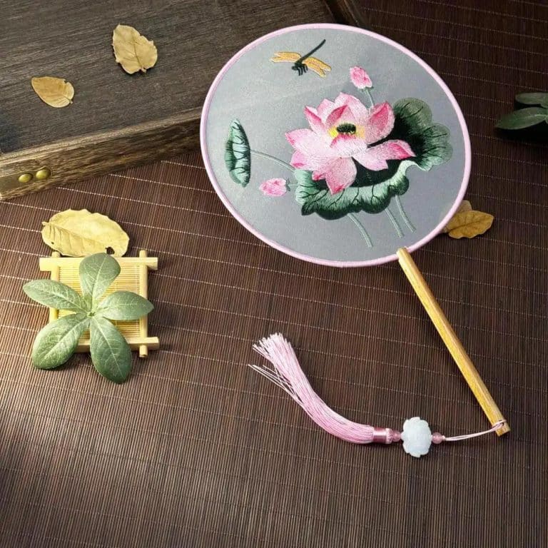 Eventail-Uchiwa-Brode-en-Organza-avec-Motifs-Japonais-Traditionnels-galerie-9333
