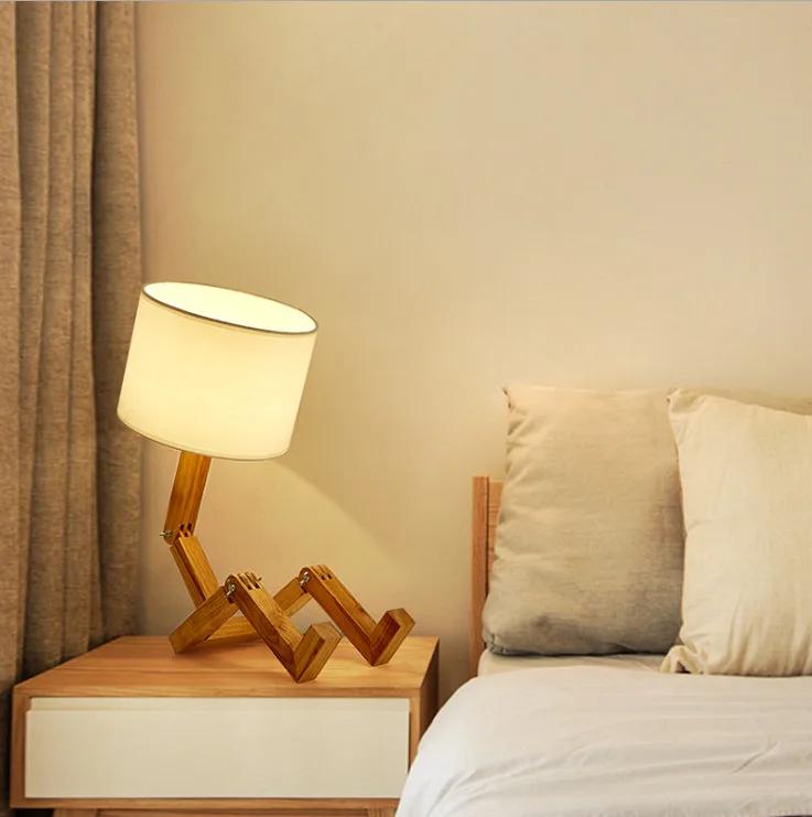 Lampe-Articulee-en-Bois-en-Forme-de-Robot-avec-Abat-jour-galerie-1971