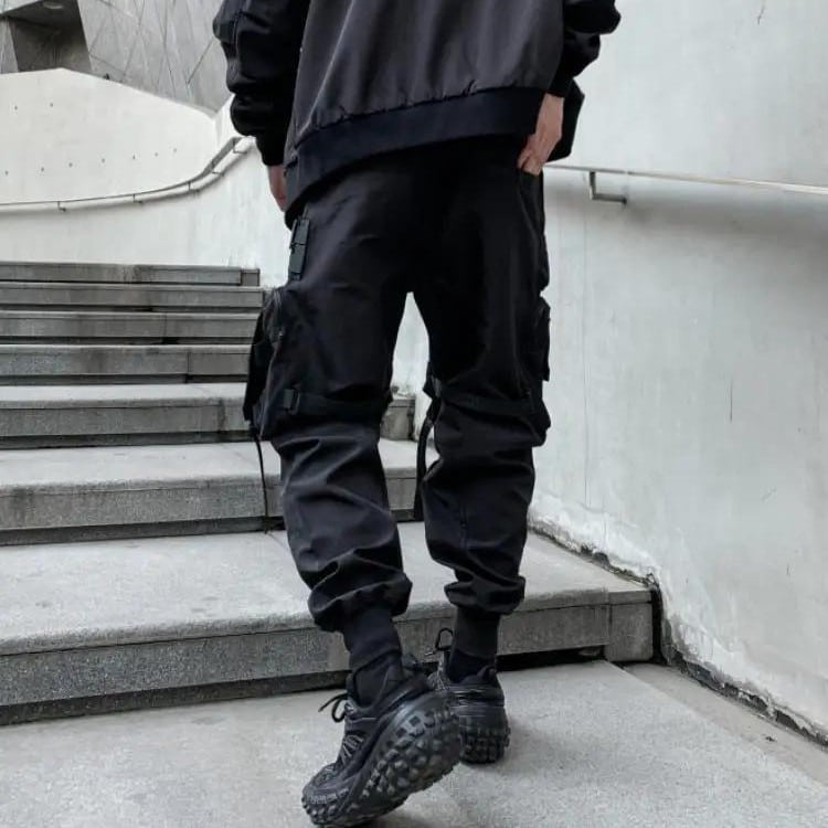 Pantalon-Cargo-Techwear-Noir-a-Multiples-Poches-et-Sangles-Tactiques-galerie-4152