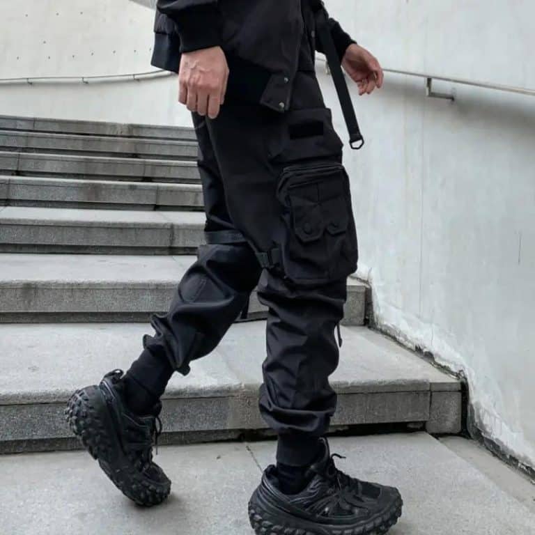 Pantalon-Cargo-Techwear-Noir-a-Multiples-Poches-et-Sangles-Tactiques-galerie-7560
