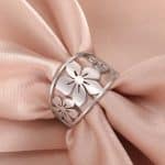 Bague de fleur large et ajourée en acier inoxydable