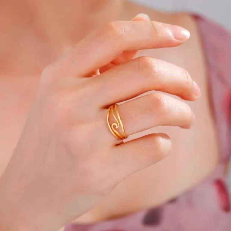 Bague de la Grande Vague au design entrelacé et ajouré