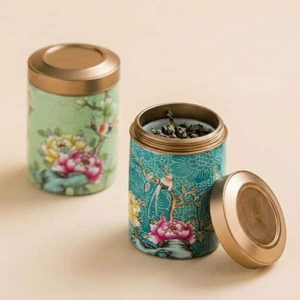 Boîte à thé émaillée à motifs florales avec couvercle doré