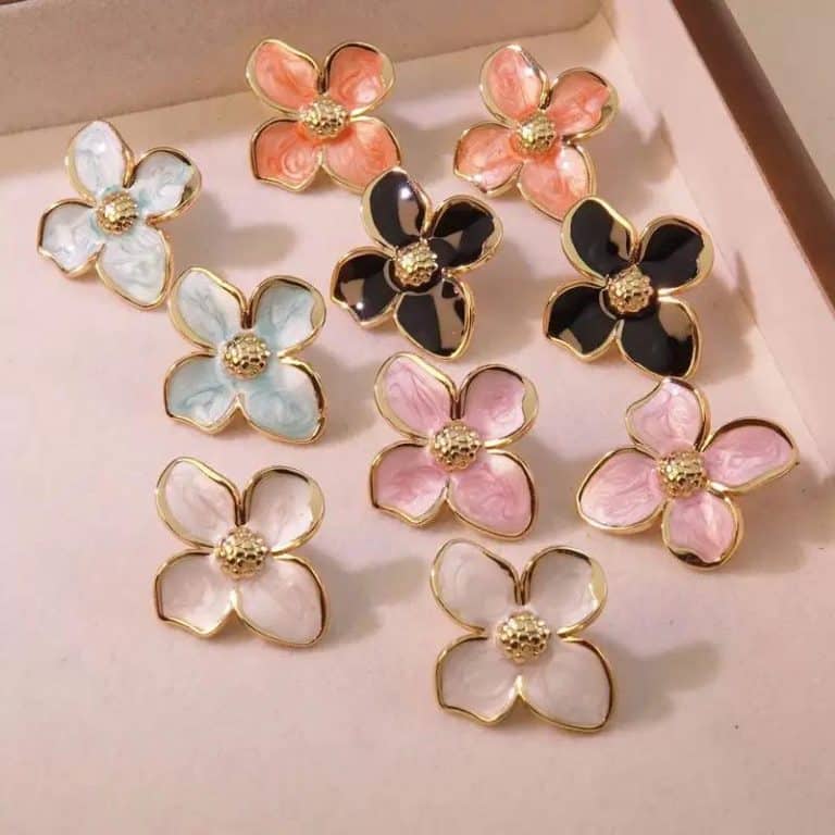 Boucles d'oreilles en forme de fleur à pétales émaillés marbrés