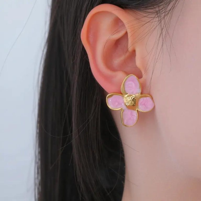 Boucles d'oreilles en forme de fleur à pétales émaillés marbrés