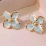 Boucles d'oreilles en forme de fleur à pétales émaillés marbrés - Bleu