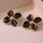 Boucles d'oreilles en forme de fleur à pétales émaillés marbrés