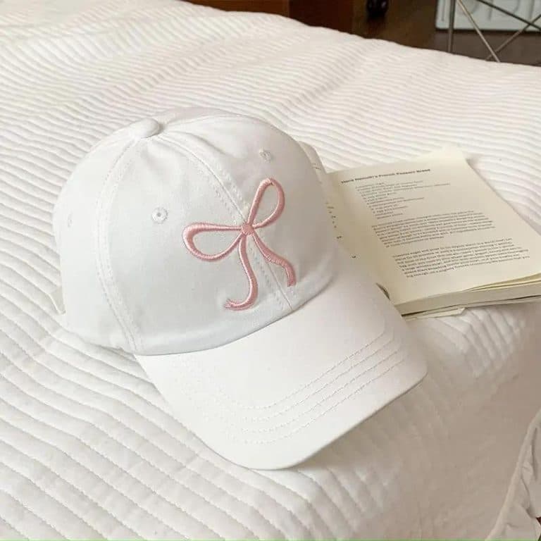 Casquette femme avec broderie de nœud décoratif