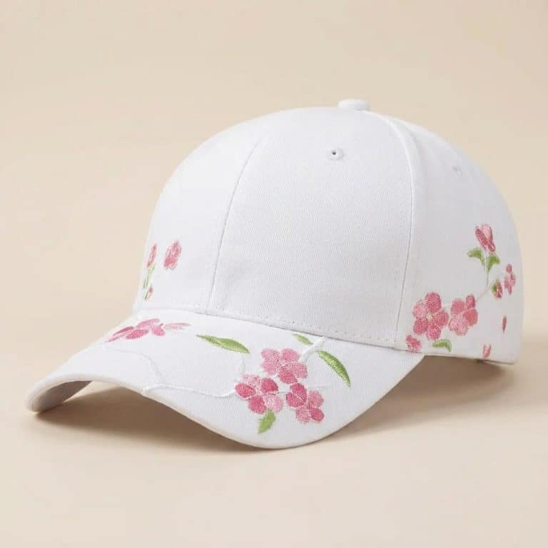Casquette florale brodée aux motifs de sakura