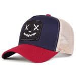 Casquette trucker avec patch brodé à visage souriant