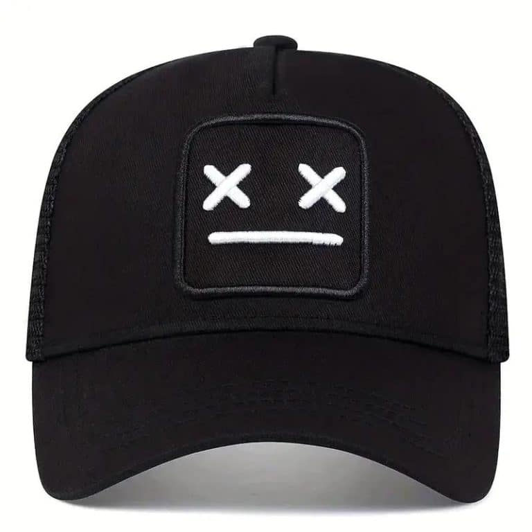 Casquette trucker avec visage neutre brodé et filet respirant