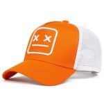 Casquette trucker avec visage neutre brodé et filet respirant - Orange