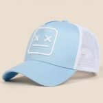 Casquette trucker avec visage neutre brodé et filet respirant