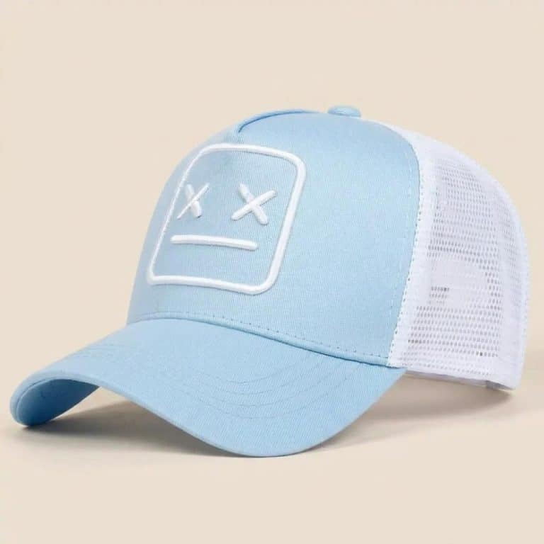 Casquette trucker avec visage neutre brodé et filet respirant