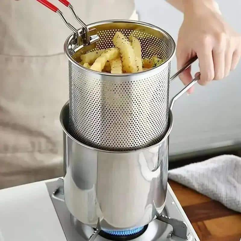 Casserole friteuse inox avec bec verseur et panier perforé amovible