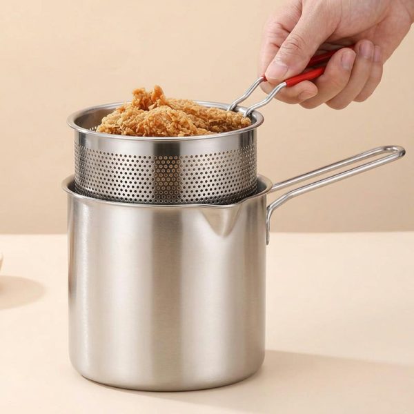 Casserole friteuse inox avec bec verseur et panier perforé amovible