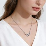 Collier pierre de chakra avec pendentif en fleur de lotus