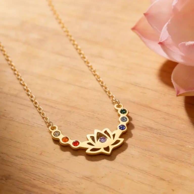 Collier pierre de chakra avec pendentif en fleur de lotus