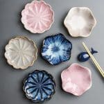 Coupelle à sauce en céramique japonaise avec motif floral en relief