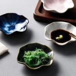 Coupelle à sauce en céramique japonaise avec motif floral en relief