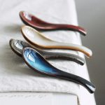 Cuillere-Ceramique-Artisanale-Emaillee-au-Manche-Incurve-galerie-9320
