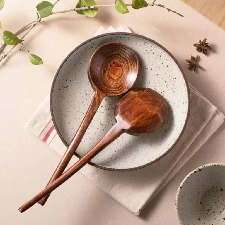 Cuillère en bois artisanale à long manche pour soupe et ramen