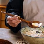 Cuillère en bois artisanale à long manche pour soupe et ramen