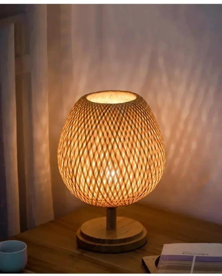 Lampe rotin bambou à abat-jour ajouré tressé à la main