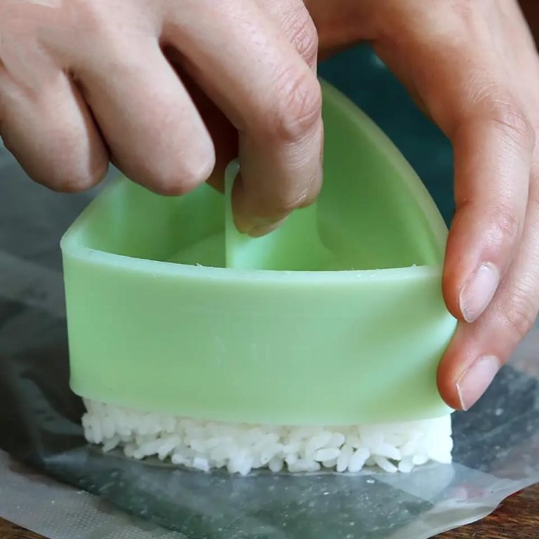 Moule-a-Onigiri-Triangulaire-avec-Couvercle-Presseur-galerie-6993