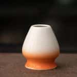Porte-fouet à matcha en céramique émaillée - Blanc et Orange