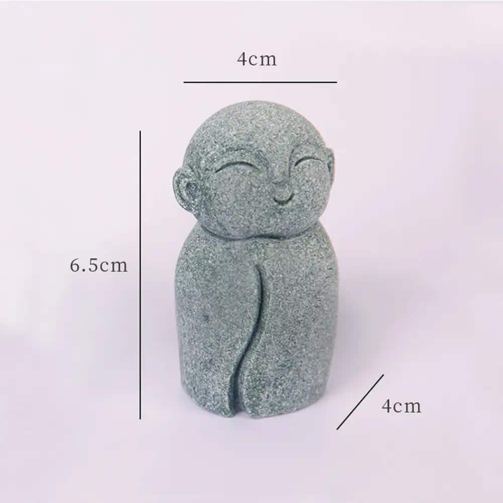 Statuette de moine bouddhiste en résine effet pierre - Moine aux Bras le Long du Corps
