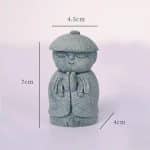 Statuette de moine bouddhiste en résine effet pierre - Moine au Chapeau Rond