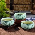 Tasse-a-the-Ceramique-Celadon-avec-Motifs-Asiatiques-galerie-5320