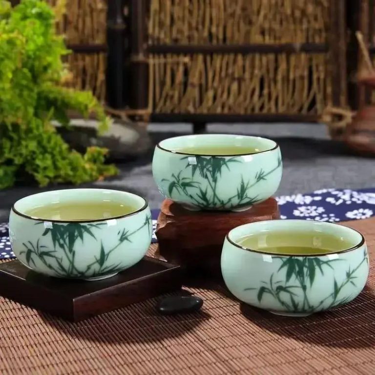Tasse-a-the-Ceramique-Celadon-avec-Motifs-Asiatiques-galerie-5320