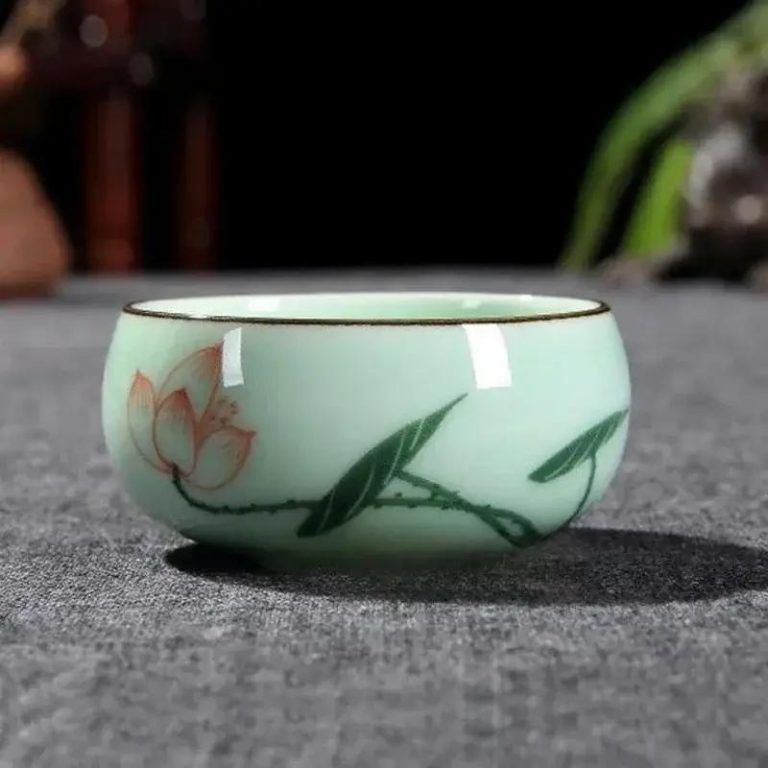 Tasse-a-the-Ceramique-Celadon-avec-Motifs-Asiatiques-galerie-5537