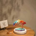 Arbre de vie des 7 chakras en pierres naturelles sur base d'agate
