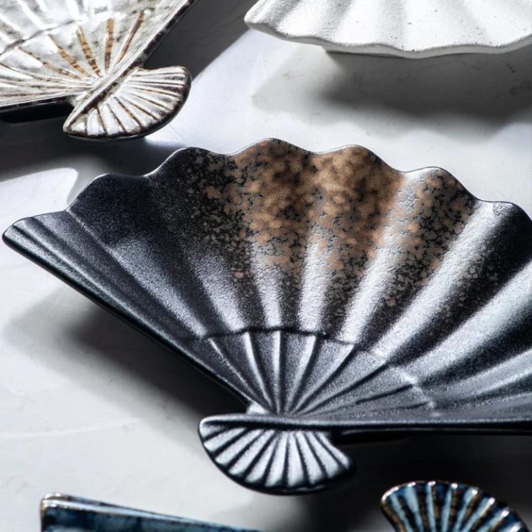 Assiette éventail en céramique émaillée avec effet marbré